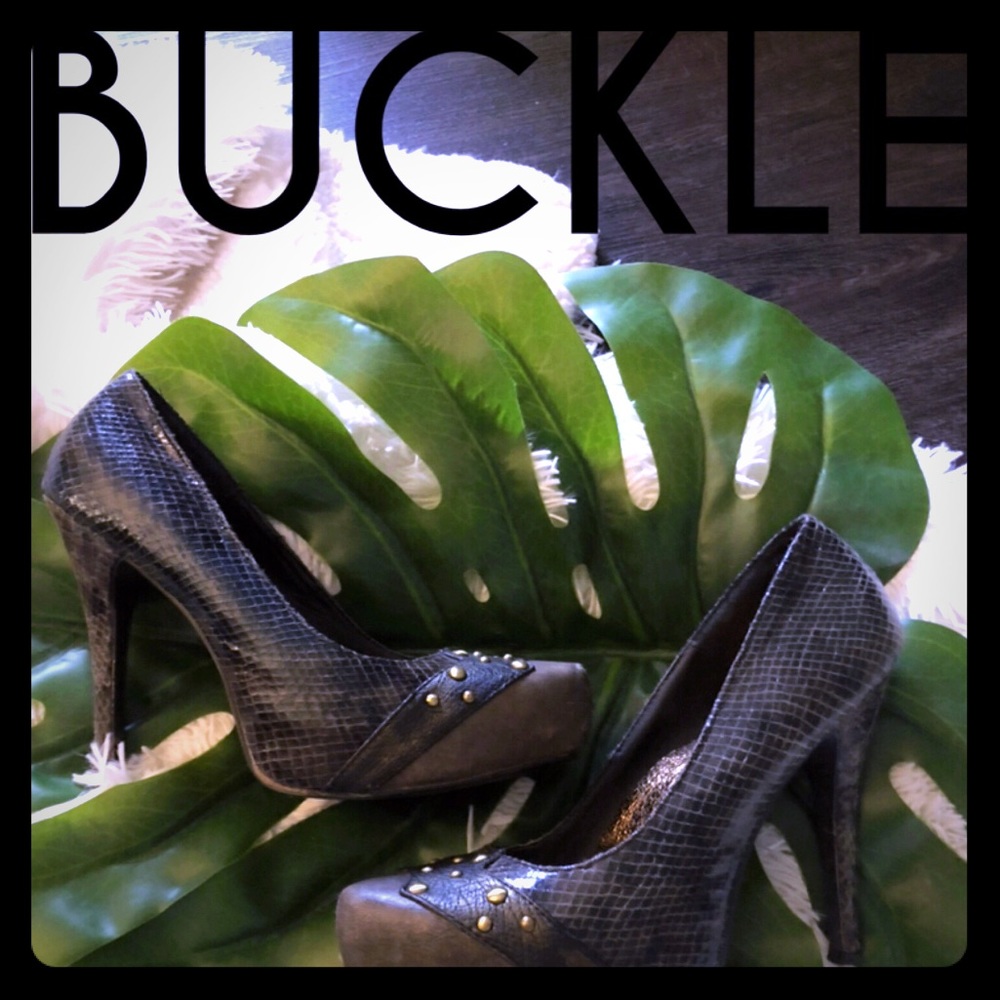 Buckle stiletto heels ⭐️sz 8 ⭐️brown snakeskin